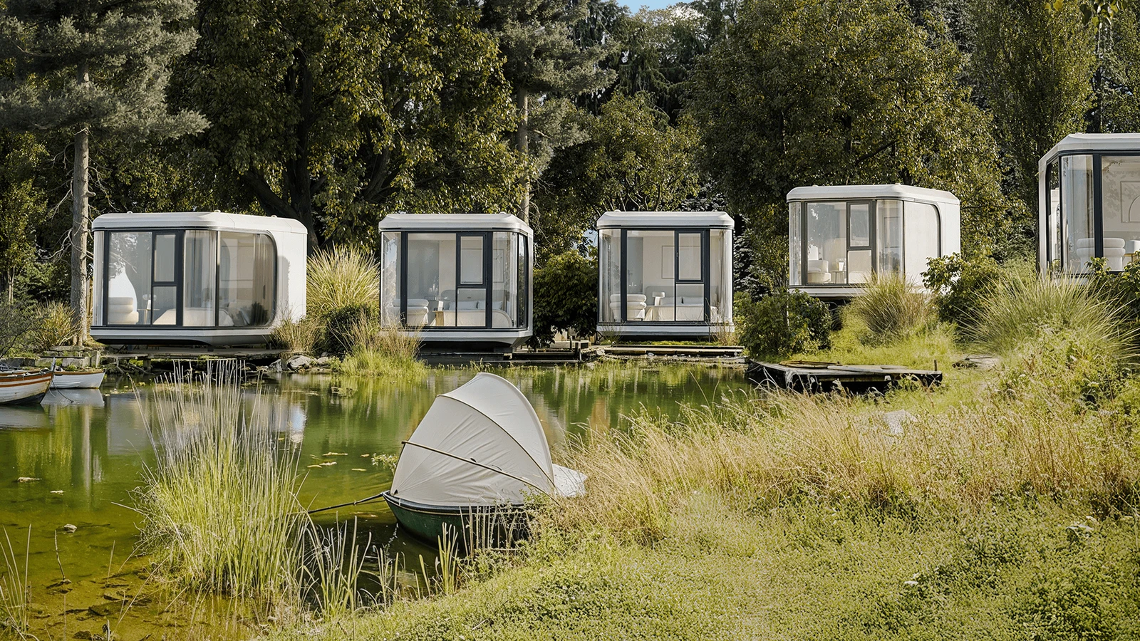 Cápsula Aura X1 — unidad modular de 18,5 m² instalada en contexto natural